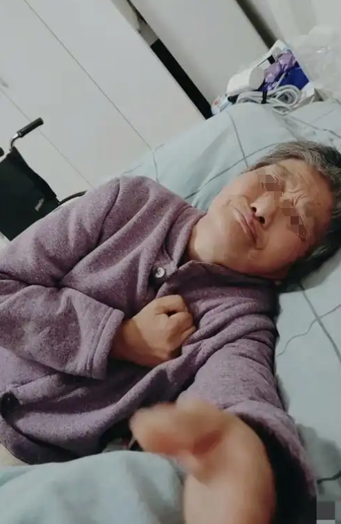 母亲去世，我拿50万给继父养老，5年后继父去世，遗书让我泪目