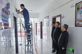 爱润春苗 与爱童行——南召县新郑小学获捐新世纪希望故事汇播放系统图片