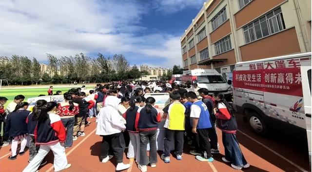 2025年全国科普月大篷车联合巡展惠及昆明三地超7000师生