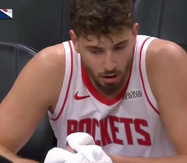 17中12也得背锅！决胜时刻两次低级失误申京让权火箭明显不适应