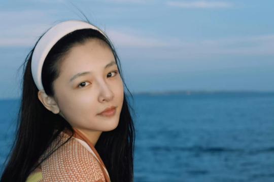 表面是“黄花大闺女”，实际却偷偷怀孕生娃，这些女星真让人意外