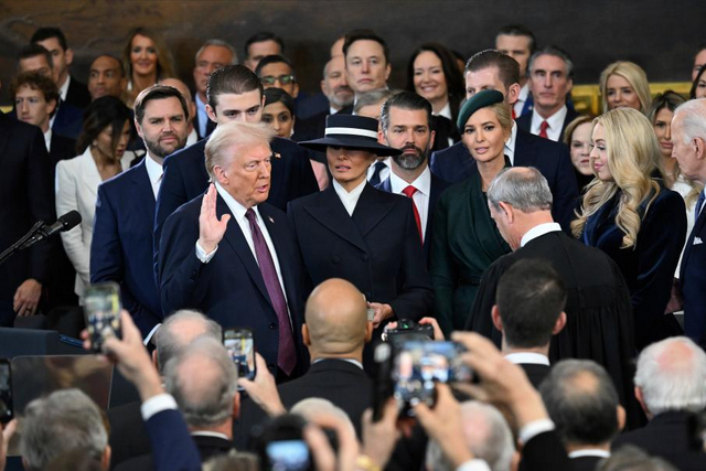 俄乌和平拆三分：泽连斯基为啥服软？美俄欧各打啥算盘？