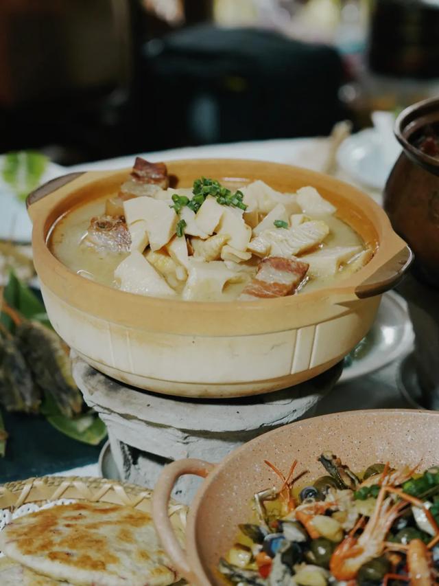 在临安，怎样才算“真土豪”？答案：买猪送房！