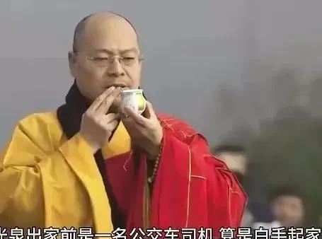 没想到，少林寺的瓜还没吃完，灵隐寺竟然也登上热搜，方丈也被扒