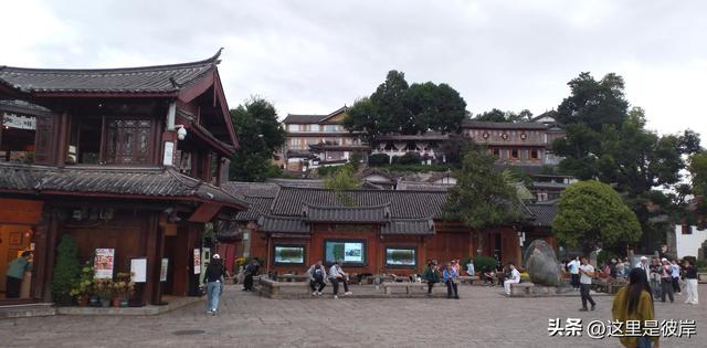 丽江古城大水车及周边景色