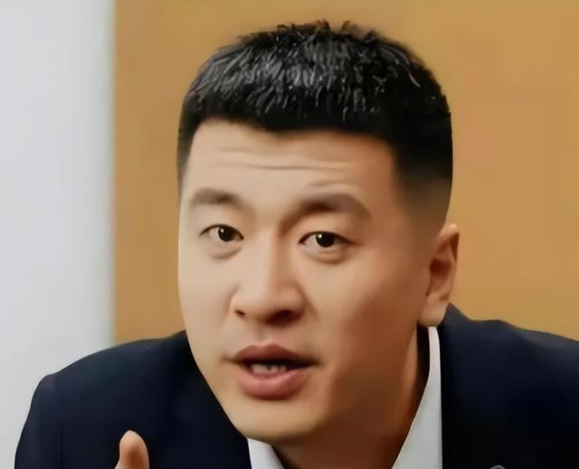 张雪峰“塌房”记：从教育界顶流到账号被封，他究竟踩了哪些雷？