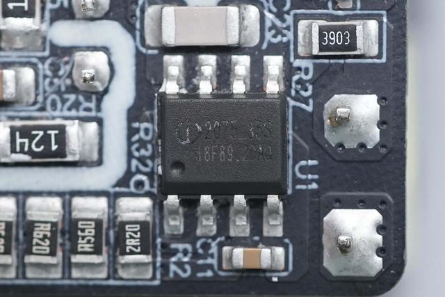 小米新款45W氮化镓小布丁充电器拆解，这些不同点需要注意