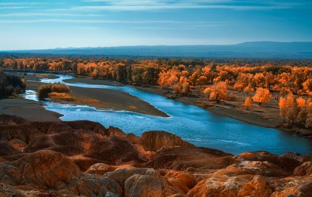 镀了金的新疆秋色，彩色绘就，五处秘境邂逅最诗意的天山南北