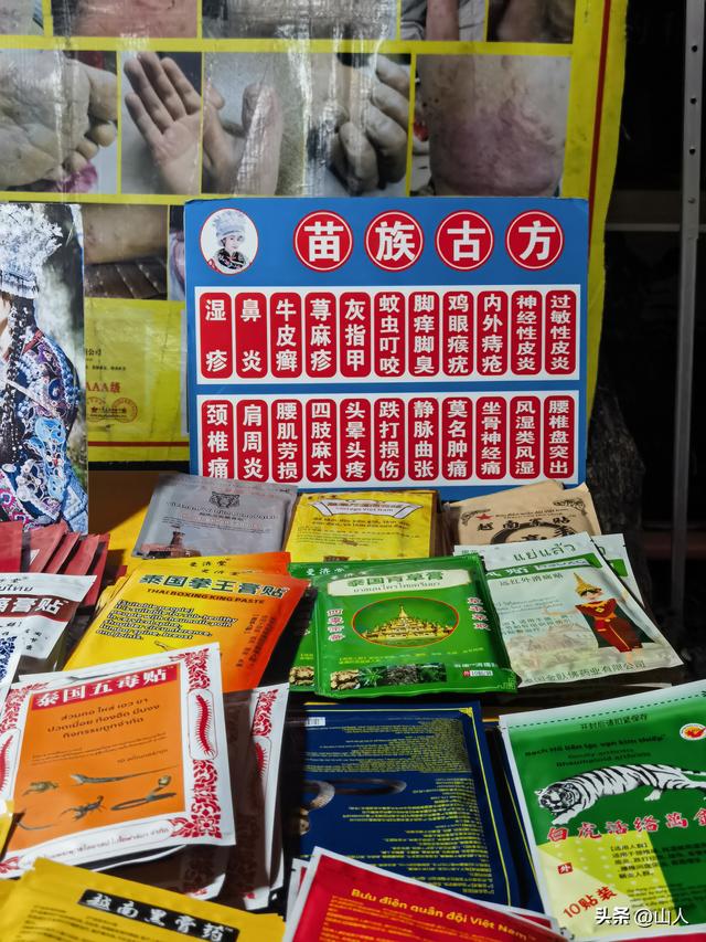 西双版纳的江边夜市