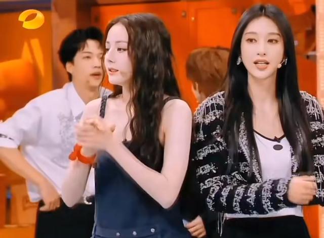 年近半百身材火辣，被台湾第一帅伤透心，41岁靠迪丽热巴再次翻红