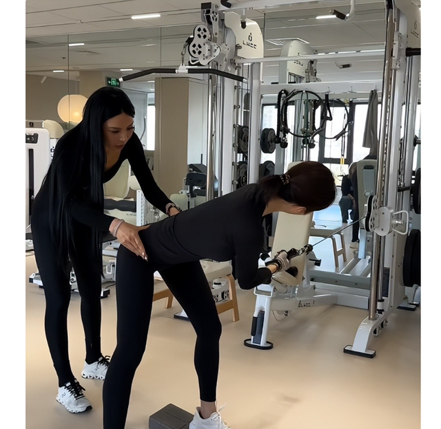 李纯婚后放纵开始还债了，健身累到大腿颤抖，带上北京爷们一起练