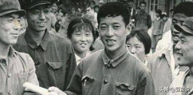 52年前，那个轰动一时的“白卷英雄”张铁生，如今过得怎样了？