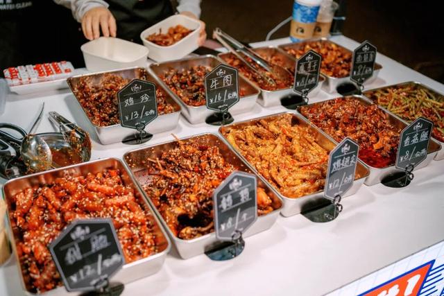 红河“古镇”里超隐蔽的小吃街，10多年小吃扎堆 还能看到江南风光