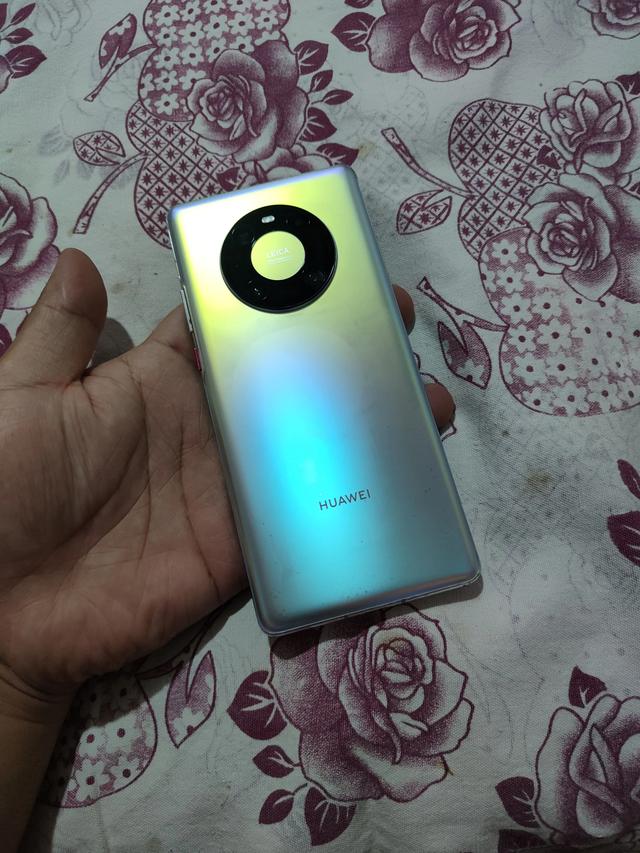 华为Mate 40 Pro现在还有人在用嘛？