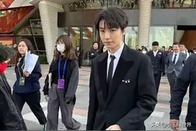 王俊凯现身青岛，这长相是真帅气，难怪能收获这么多女粉丝图片
