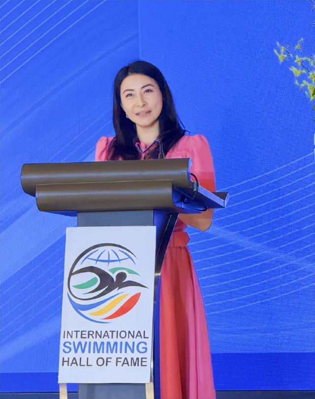 霍启刚高调官宣喜讯仨月，郭晶晶再破天花板，让整个贵妇圈沉默了