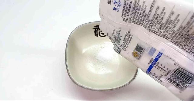 每次洗衣服前，洗衣机放一碗它，多脏的衣服洗完都像新的一样！