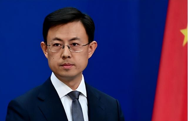 不忍了！马克龙刚到北京，斯塔默就翻脸？对英国，中国必须动真格