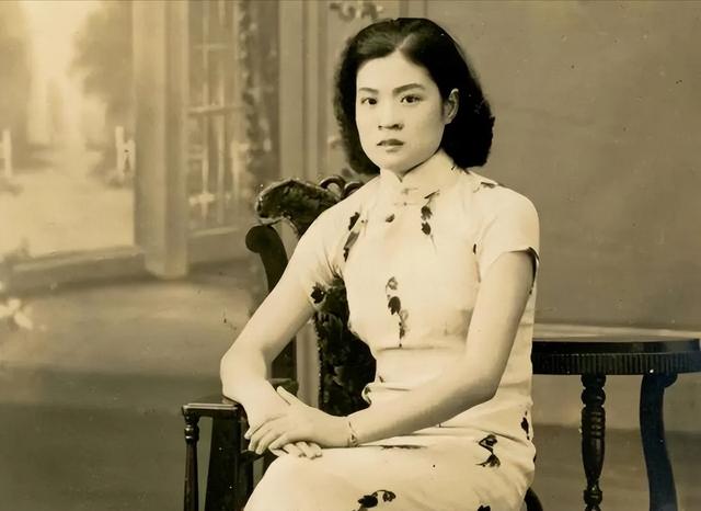 1915年	，军阀王德庆娶了15岁的少女当妾室，两年后王德庆身亡