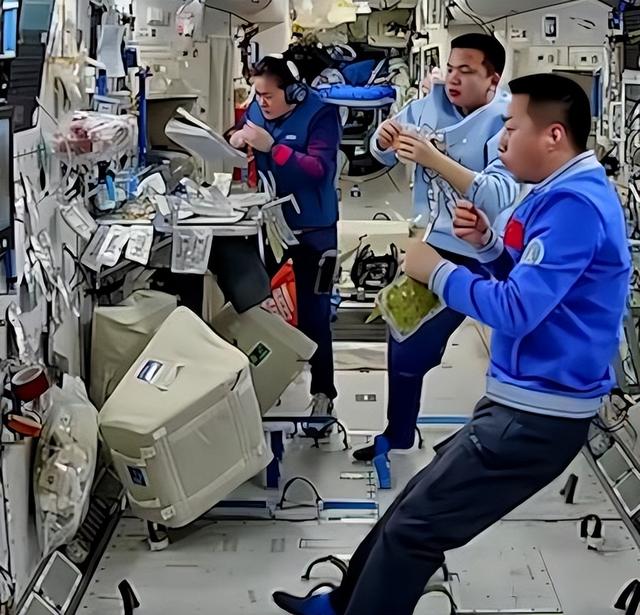 女航天员在太空中，怎么能保护自己的隐私？航天女英雄牺牲太大了