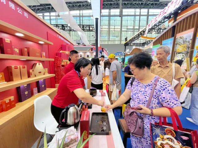 2025广东旅博会圆满落幕！韶关展厅展示非遗绝技+AI打卡、抽奖火出圈！实力诠释“天然氧吧，康养胜地”