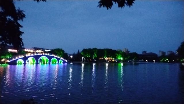 夜色中的水上公园