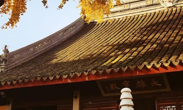 比释永信更奢靡：穿黑丝上班，坐豪车住千万别墅，有两个和尚老公