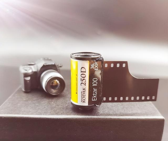 中国大力发展芯片，但全球90%光刻胶都是日本产，若卡脖子该咋办