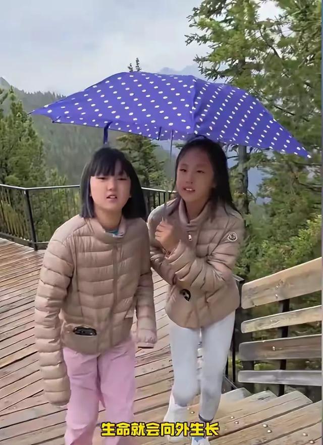 闯祸了！央视主持人国外游，携妻女高调炫海外生活，被骂网友骂惨