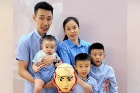 李宗伟晒全家福：一家5口很幸福！杭州亚运会，李宗伟也来到现场图片