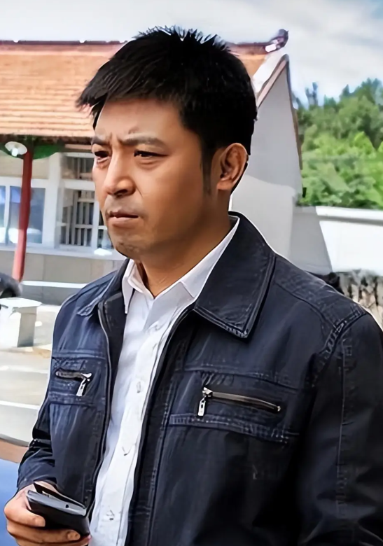 哭穷风波不到一个月	，闫学晶祸水再起，倒霉的3个男人是冰山一角