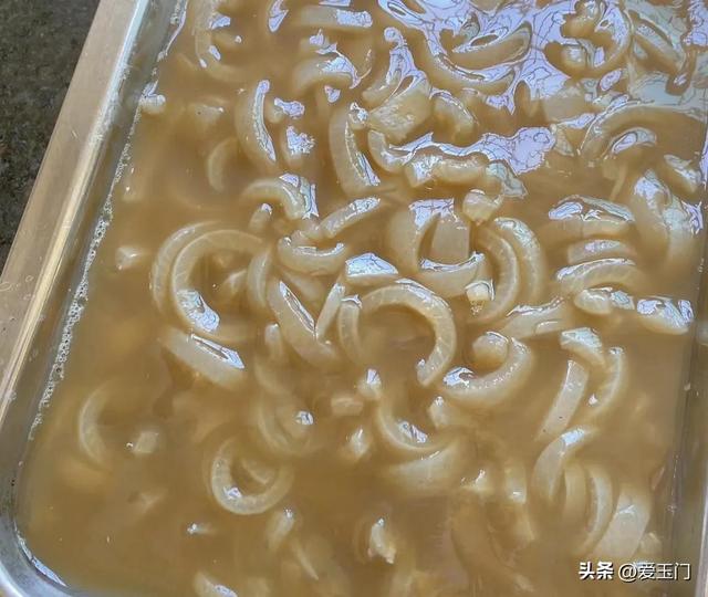 猪皮冻用水熬是大错,教你3招,皮冻晶莹透亮,吃一次就念念不忘