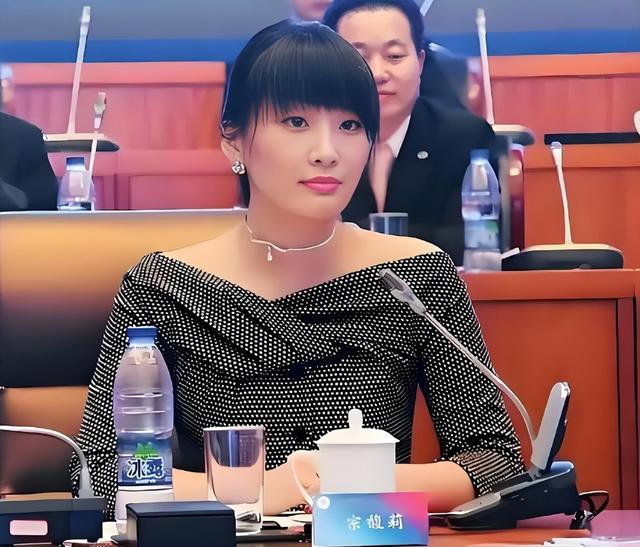 “私生子事件”还不到2天，宗馥莉亲叔叔坐不住了，指责她不厚道