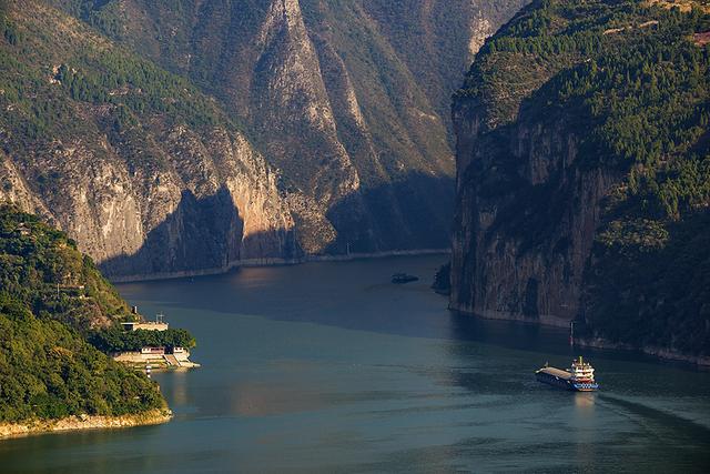 2024深秋四川行16 奉节县夔门大酒店 揽月楼凭栏夔门雄景入画来​