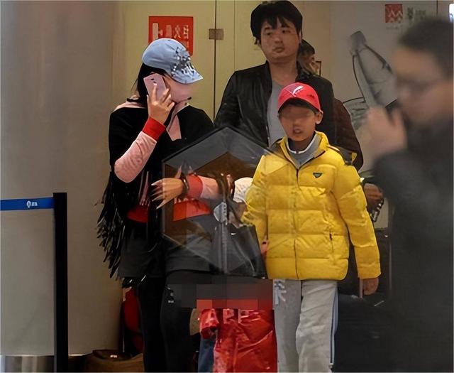 宋祖英近照不是因美人迟暮是她眼里没了曾经的甜与纯。