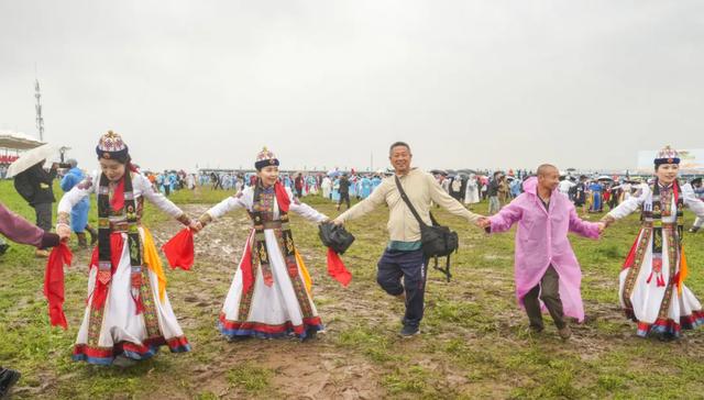 高清大图丨最美的不是下雨天，而是与你一起奔赴那达慕！