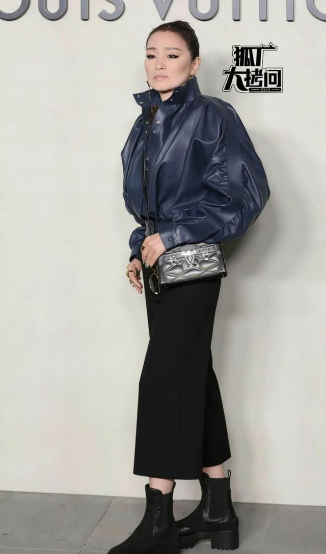 这一夜，全程冷脸、穿蓬蓬裙的巩俐	，让所有人见识了她的江湖地位