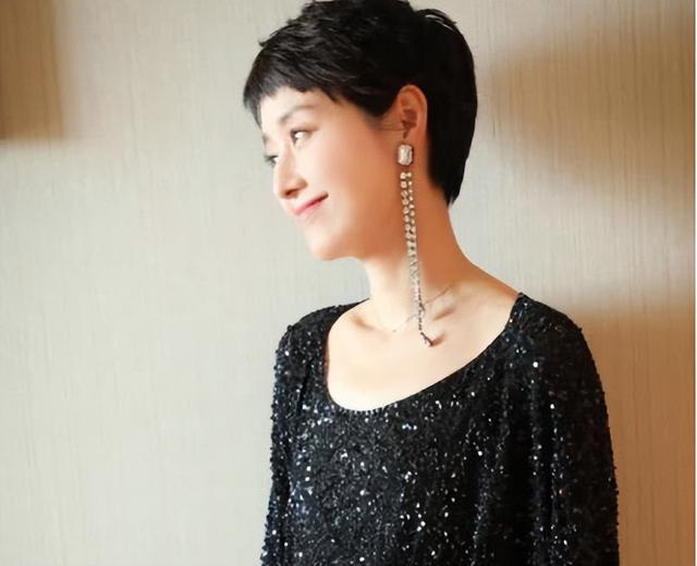 辛柏青丧妻刚满100天，离谱的事就发生了，被撮合娶马伊琍引争议