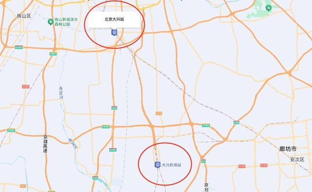 北京这两座火车站相距不足百米，网友：千万别走错！
