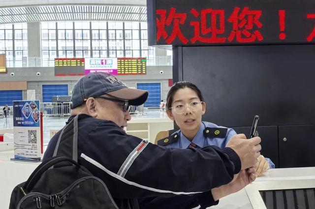 先收藏！乘车时遗失物品就这么找