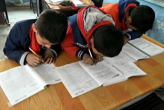 教育部扔下重磅炸弹：2026年开始，全国一律不准再买校外商业试卷