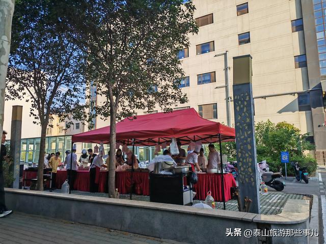 泰安：为什么这些著名的星级酒店都搞起“摆摊”营生？原因很现实