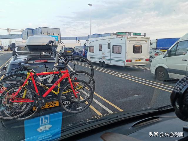 白色断崖与灰色天空，英国南部海岸线的另一种浪漫
