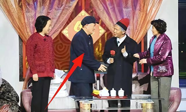 "逼得赵本山退出央视春晚的幕后黑手不是宋丹丹和范伟，另有其人