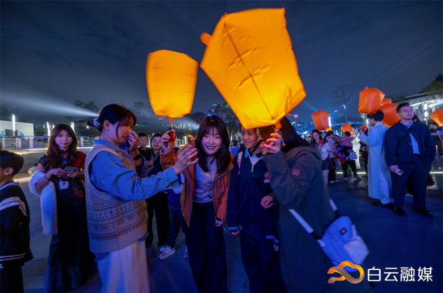 飘雪、许愿、浪漫巡游……南湖乐园冬日许愿季启幕，夜场票29元起