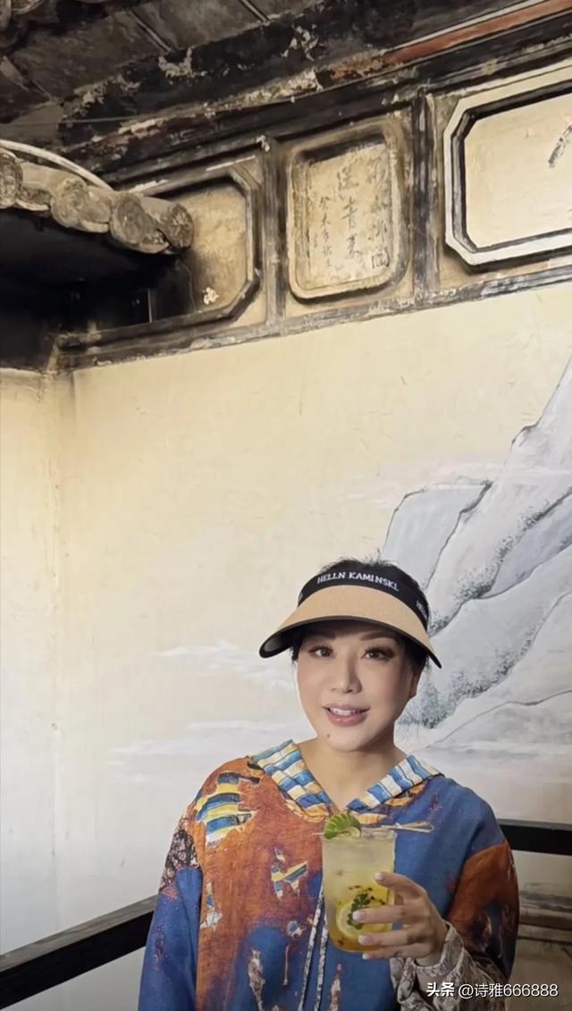 吕良伟杨小娟携汪诗诗和她的一双儿女大理旅游，一起享受田园时光