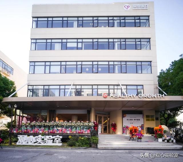 清华大学心理学教授彭凯平莅临观心童创参观交流