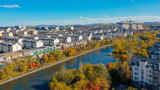 长白山国庆“爆单”啦！秋色与人海共舞，绘就流量画卷