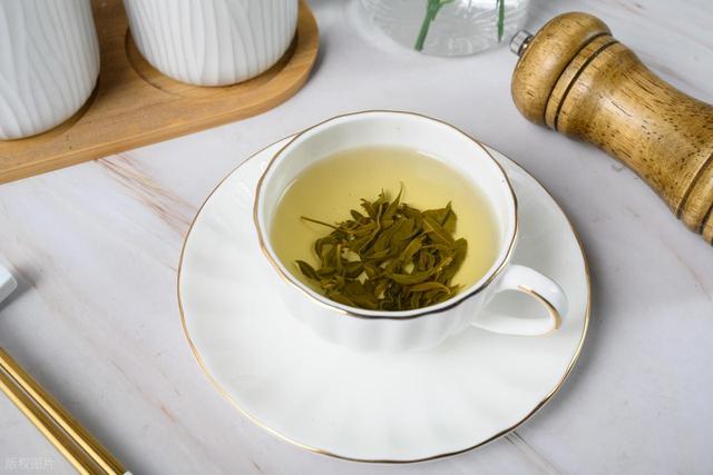 解锁罗布麻茶的神奇功效，助你健康养生，但禁忌不能忽略