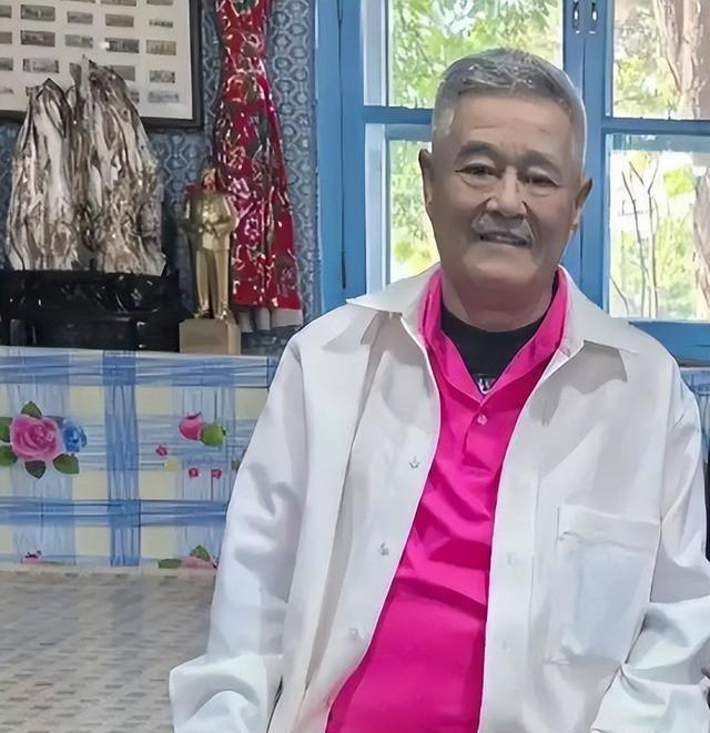 钱再多有用吗？68岁赵本山近况曝光，三人打伞伺候，女儿是心头病